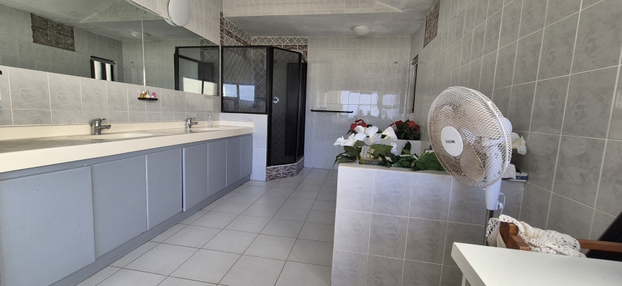 4 Bedroom Property for Sale in Van Riebeeckstrand Western Cape